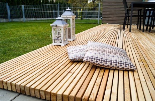 La terrasse en kit PINUTEX : une pose facile pour un repos immédiat La terrasse en kit PINUTEX : une pose facile pour un repos immédiat