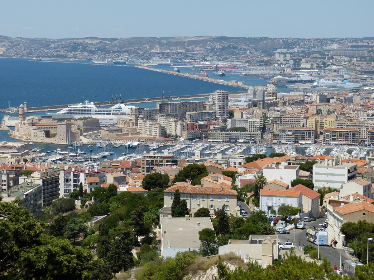 Lutte contre l'habitat indigne: 12 personnes jugées à Marseille