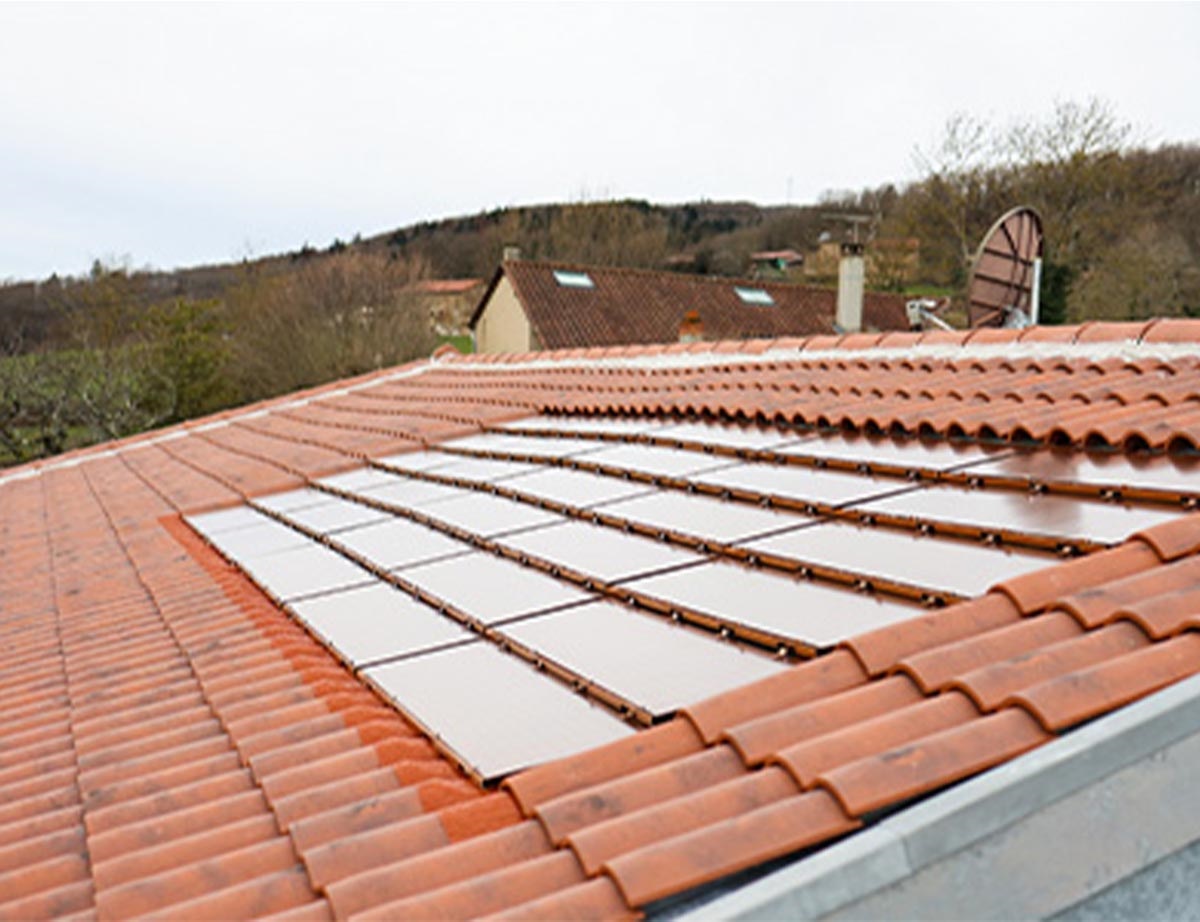 Combien De Tuile Sur Une Palette Les tuiles solaires rouges d'EDILIANS, innovation pour les toitures