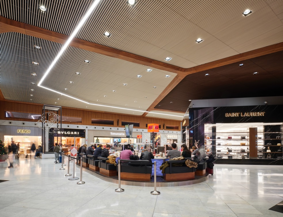 Le bois mis à l'honneur lors de la rénovation de deux halls de l'aéroport Paris CDG