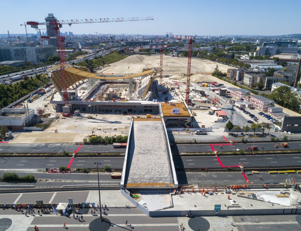 Une passerelle pour relier la piscine olympique des JO-2024 au Stade de France