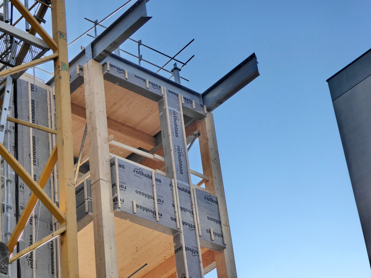 Deux utilisations du bois en construction neuve et en restructuration dans Paris