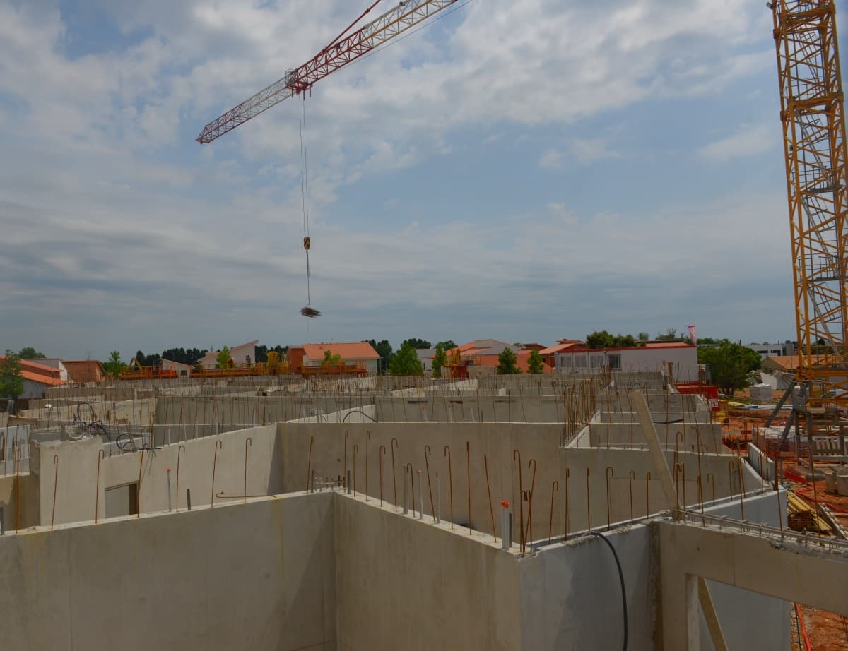 Conjoncture : la chute des autorisations de logements et des mises en chantier s'accentue