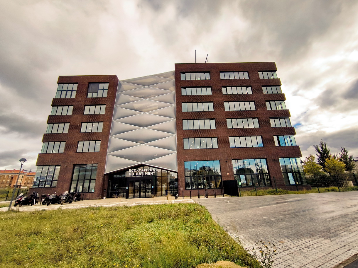 L’Eco-Campus du Bâtiment à Vitry-sur-Seine accueille une tour gravitaire Geberit