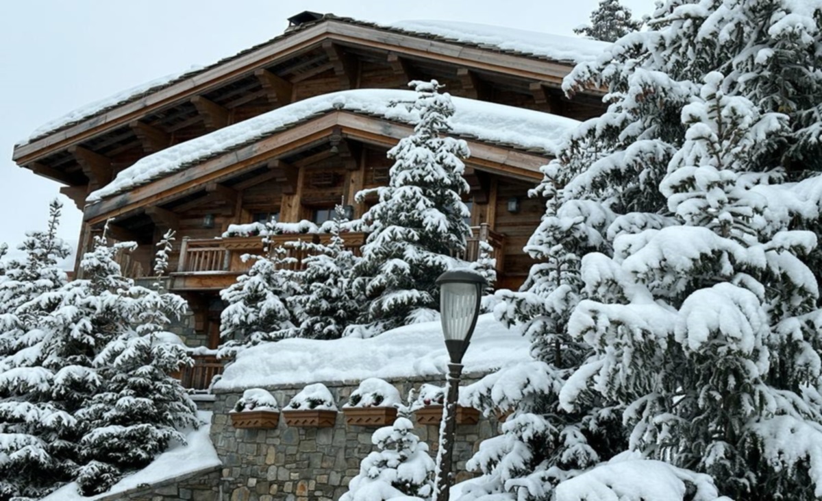 Construction illégale de chalets à Courchevel : l'homme d'affaires S. Courbit condamné