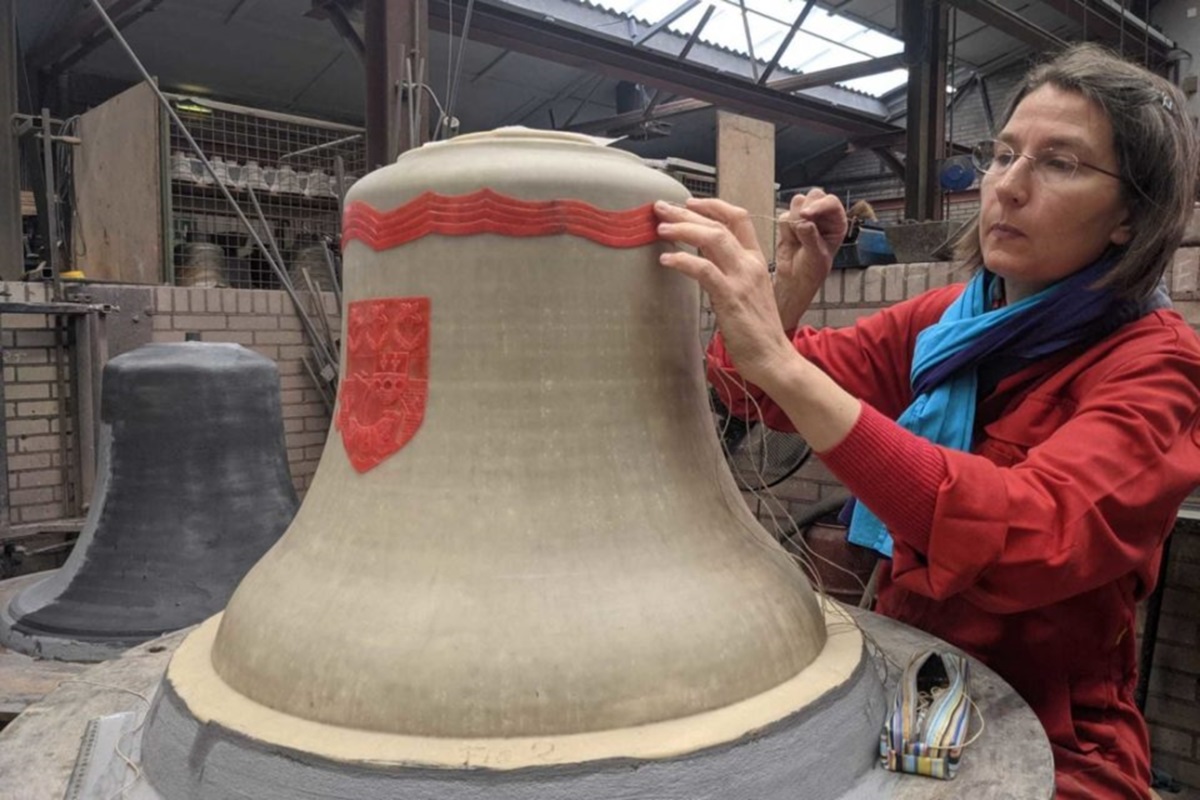 Virginie Bassetti, l'artiste qui a  imaginé et décoré les cloches de Notre-Dame