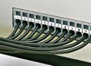 Barrette à bornes traversantes