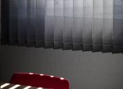 STORE INTÉRIEUR À BANDES VERTICALES 