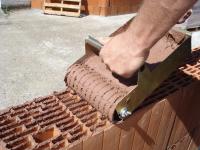  La terre cuite défend sa position