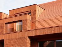  La terre cuite défend sa position