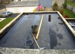 Les rouleaux d’étanchéité bitume ne dépasseront pas 25 kg