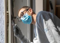 Couvre-feu : les artisans doivent porter leurs masques dans les lieux clos