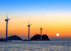 2022 : la transition bas carbone égalise les énergies fossiles en termes d'investissements