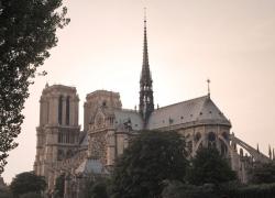 Notre-Dame de Paris, monument le plus visité de France, appelle aux dons