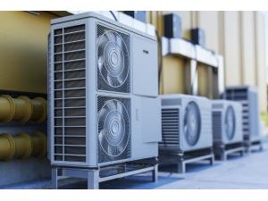 Vue aérienne de l'usine Poujoulat près de Niort avec un premier équipement photovoltaïque