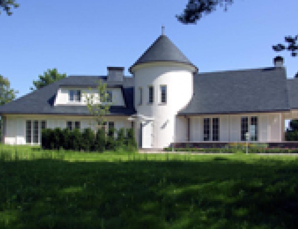 Poser des ardoises : au clou ou au crochet ?