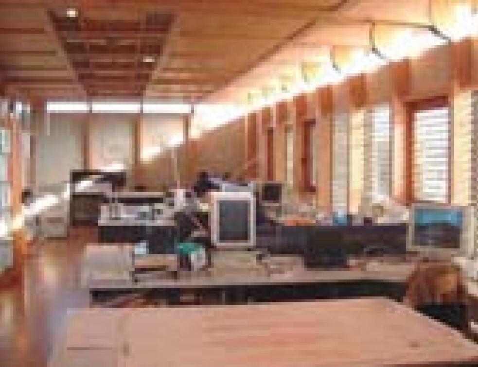 Lancement d’une gamme de bureaux et de commerces en bois