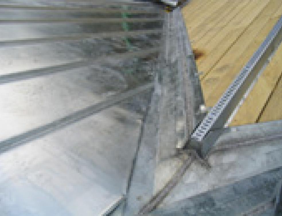 Evacuation Des Eaux Pluviales Comment Reussir Une Noue En Zinc