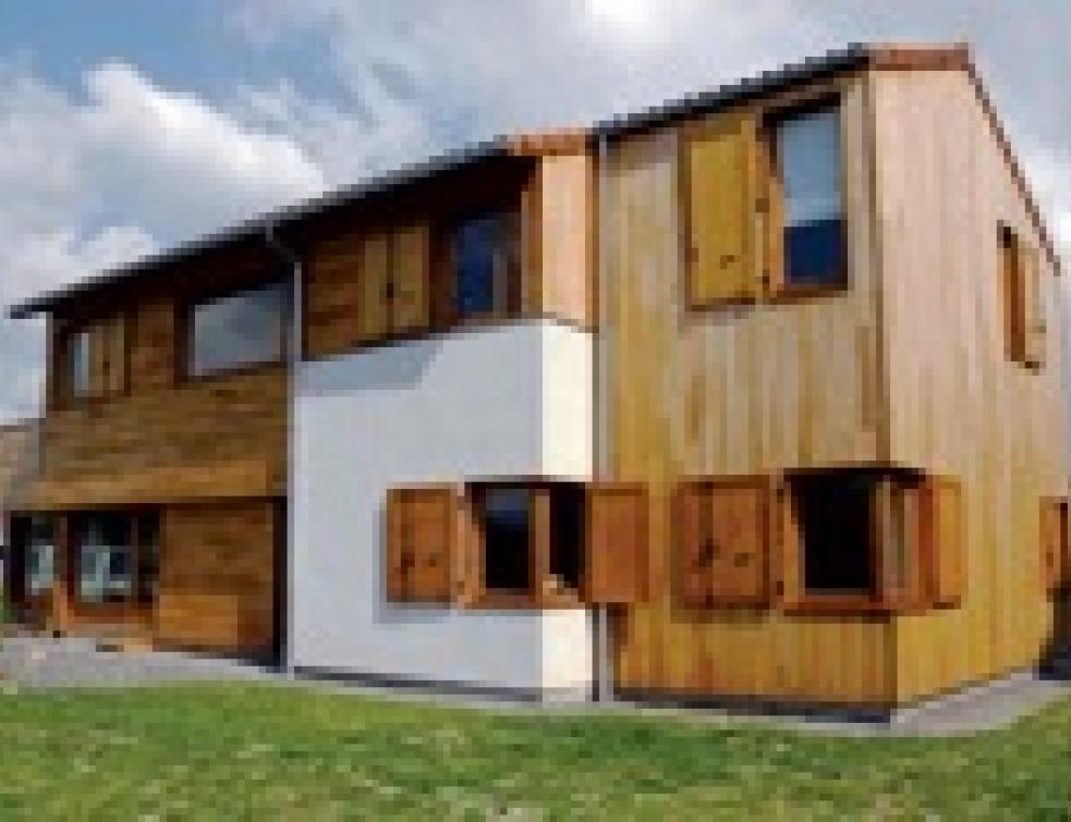 Une maison bois assemblée sans clou, ni visni colle