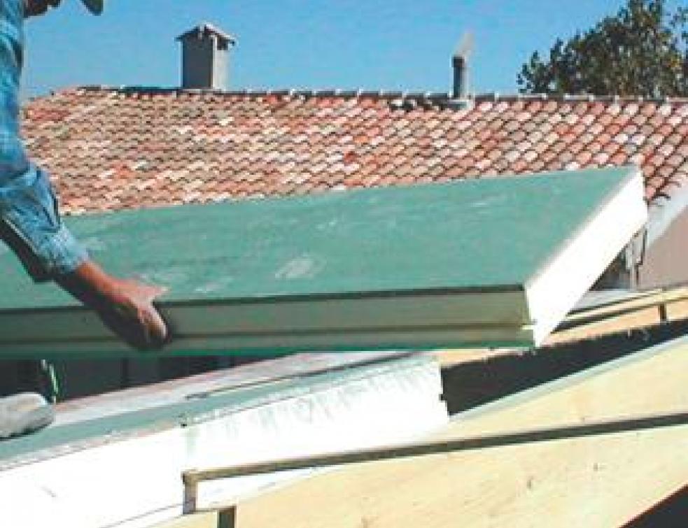 Isoler votre toiture de l'extérieur - ITE - grâce au sarking - La Maison  Des Travaux