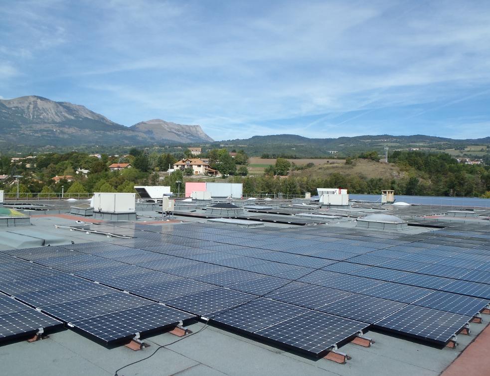 Panneau solaire toit plat : le guide complet 2024