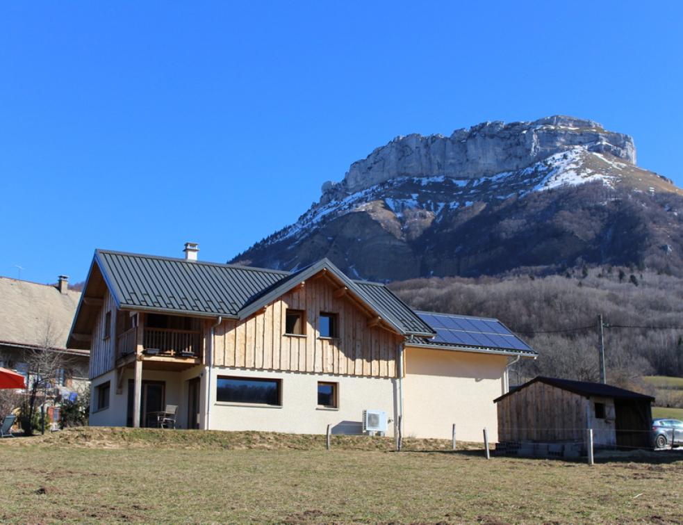 Pompe à chaleur + photovoltaïque en autoconsommation : un bon couple en neuf, comme en rénovation