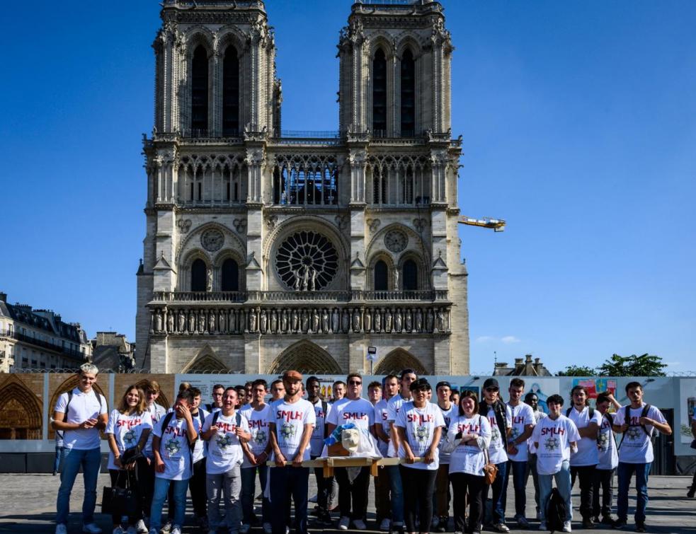 100 jeunes « sur la route des maçons » avec une gargouille pour Notre-Dame