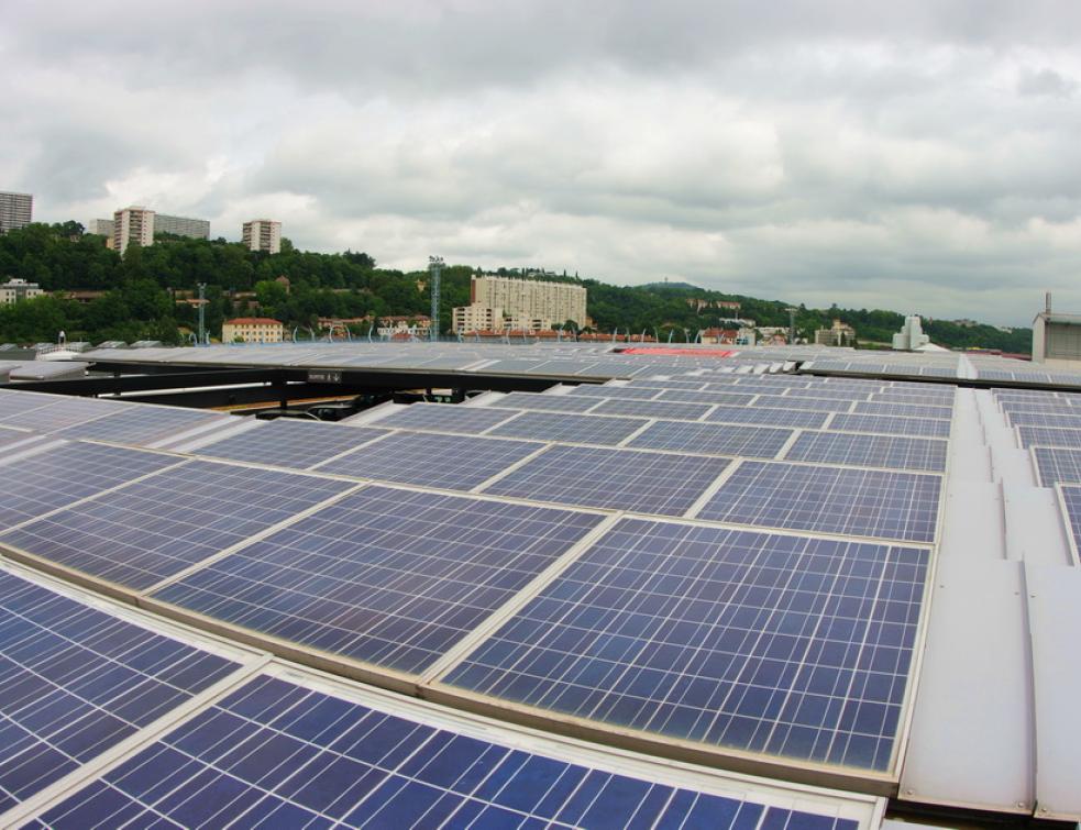 Parkings, bâtiments, autoroutes… Où les panneaux photovoltaïques