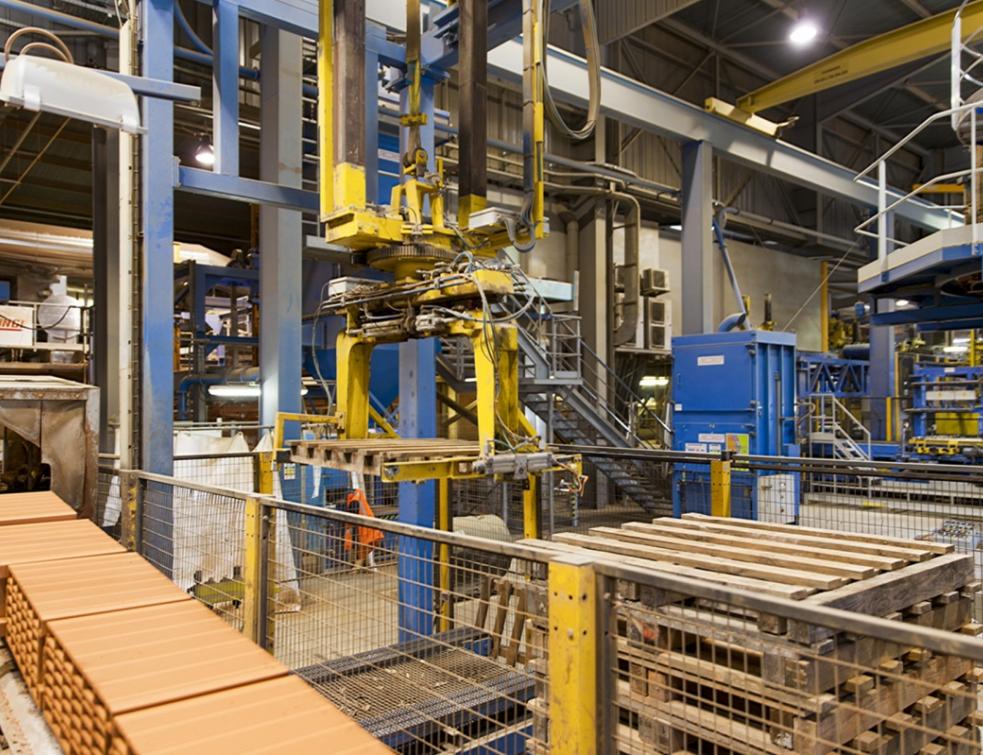 La filière des fabricants de matériaux de construction Terre Cuite (NAF 2331, 2332, 2399). © FFTB