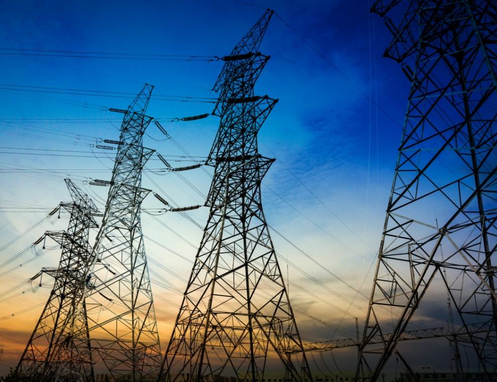 Le réseau électrique français doit subir des travaux de développement et de modernisation. © evening_tao / Freepik