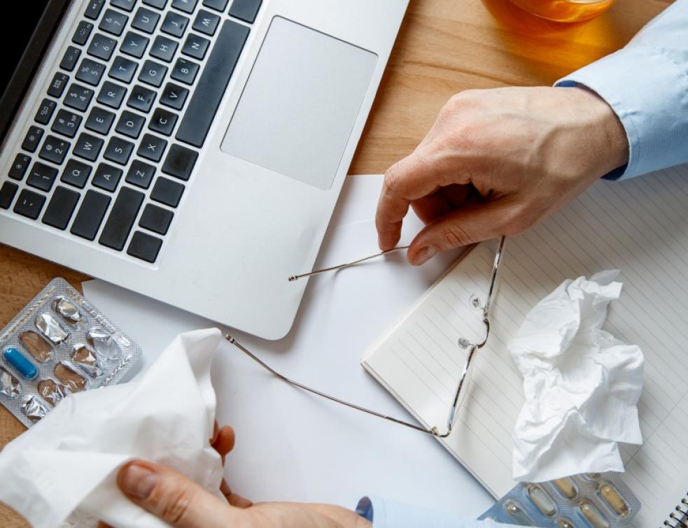 Le salarié acquiert désormais des congés payés pendant un arrêt de travail. © master1305 / Freepik