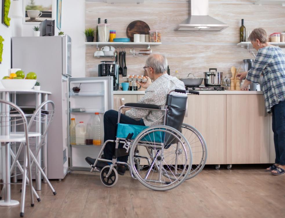 Le dispositif MaPrimeAdapt’ est destiné aux personnes en situation de handicap comme aux seniors. @ DC Studio / Freepik