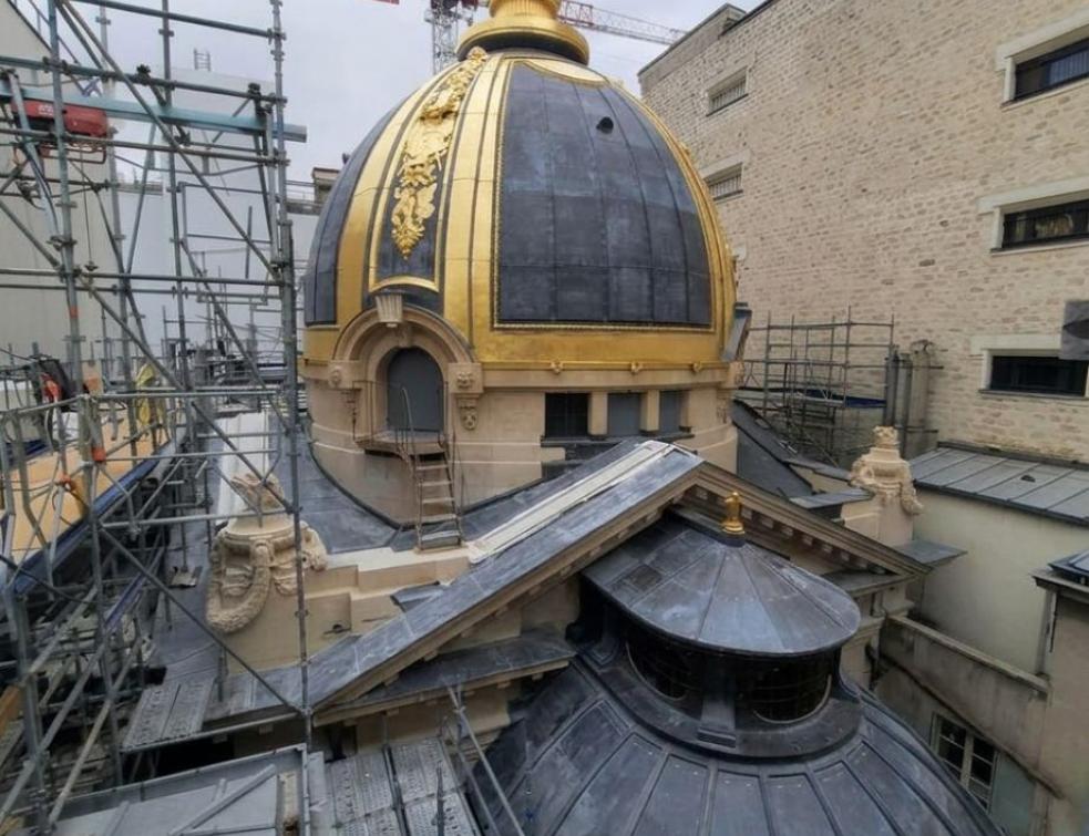 Vue arrière de la toiture de Notre-Dame-de-consolation en fin de restauration. © EJH